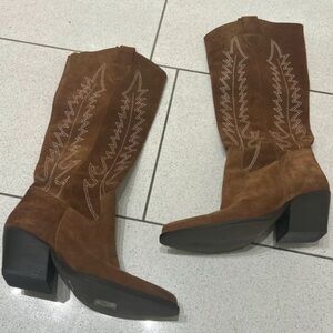 Stylish Brown Suede Western Heeled Boots